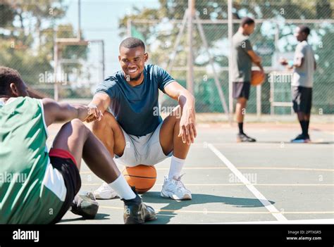  Hooper,  80'lerin Sonlarında Basketbol Sahası Üzerinde Sıcacık Bir Dostluk Hikayesi