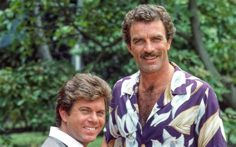  Magnum, P.I. Güzel Arabalarla Hawaii'nin Gizemli Suçlarını Çözen Bir Dedektifin Hikayesi!